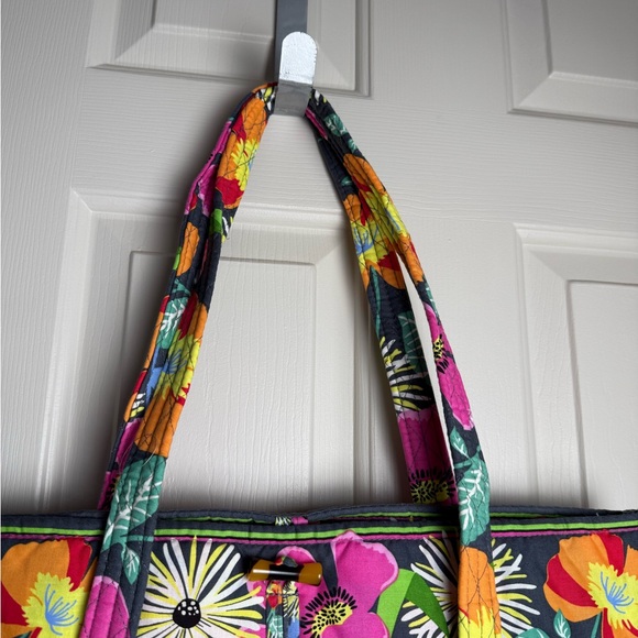 NWT Vera Bradley XL Vera Toggle Tote Jazzy Blooms Retired Pattern Cotton
